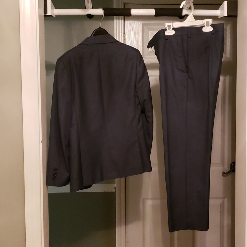 Suit - Picture 3 of 3